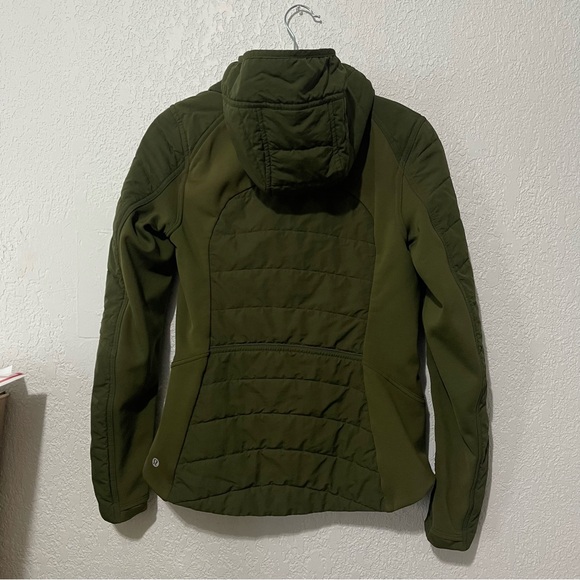 $228 Lululemon Another Mile Jacket Size 4 - Picture 13 of 17